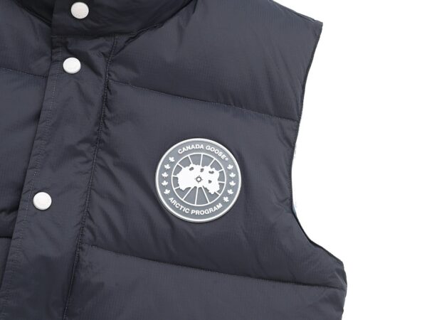 CANADA GOOSE VEST BLACK MIST – CN31 - Image 9
