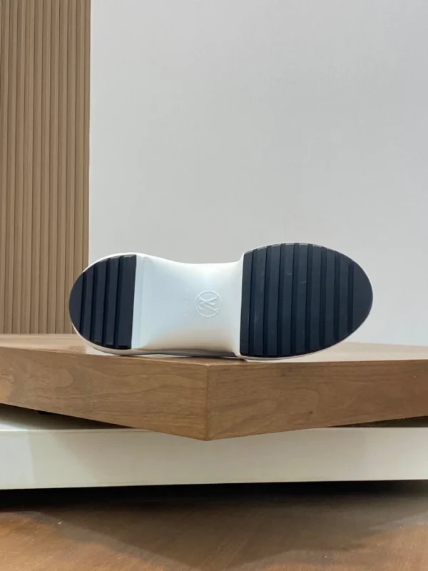Louis Vuitton Archlight Sneaker – LVS211 - Image 4