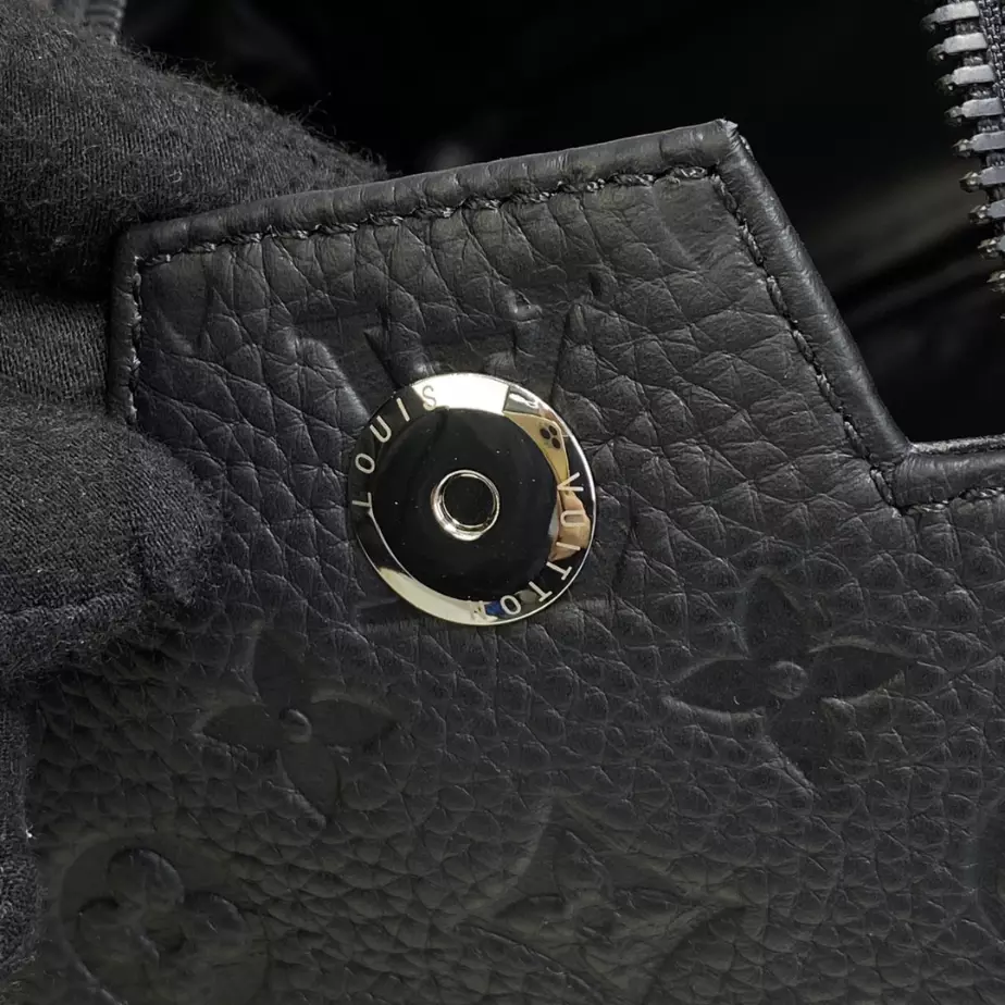 Louis Vuitton Dopp Kit Monogram Taurillon Leather - LW144 - Image 10