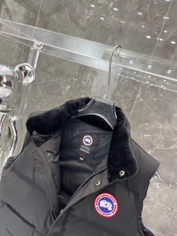 CANADA GOOSE FREESTYLE QUILTED ARTIC-TECH GILET – CN11 - Image 7