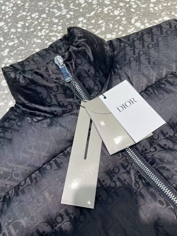 DIOR OBLIQUE SLEEVELESS DOWN JACKET – DRC012 - Image 8