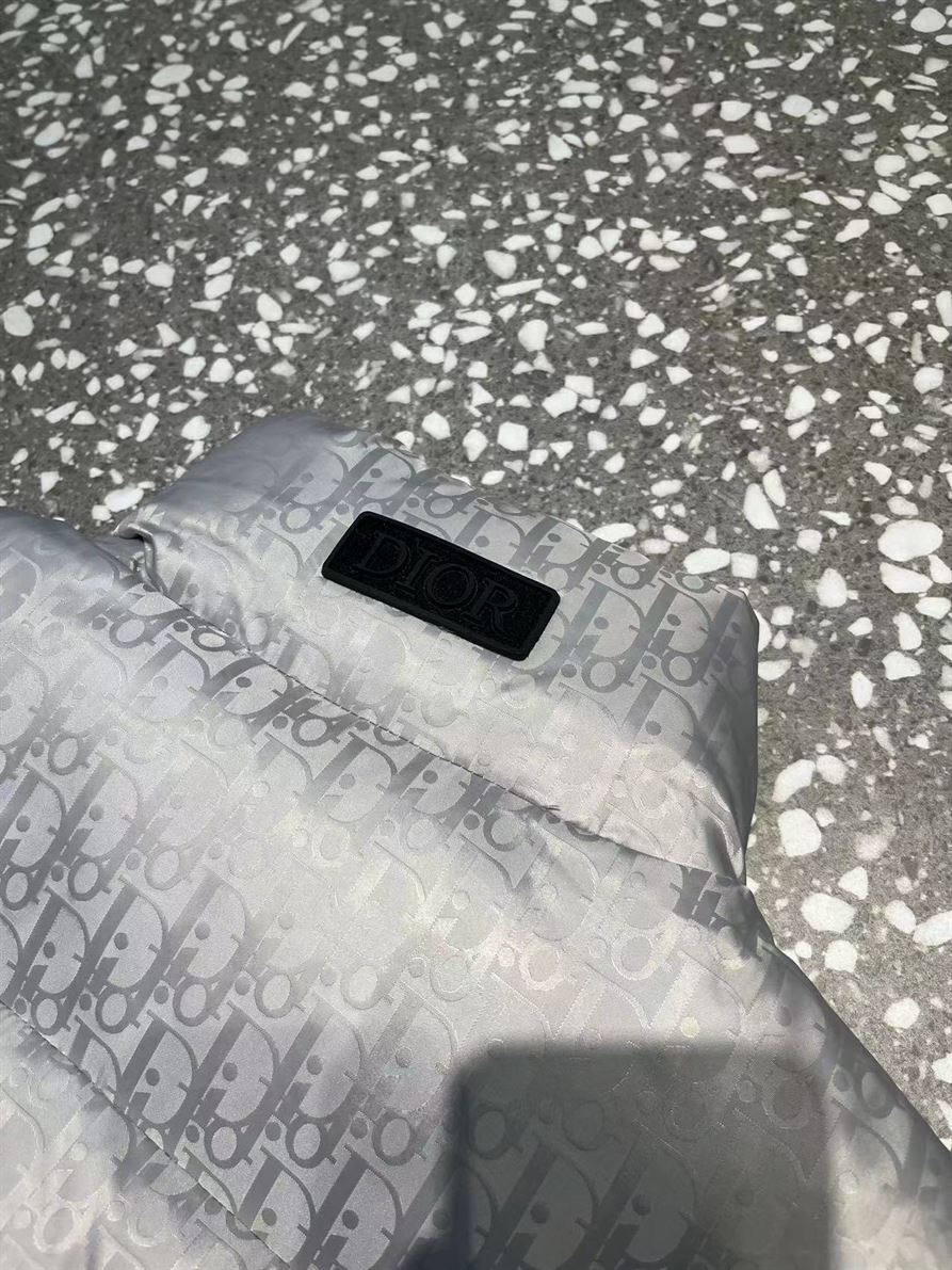 DIOR OBLIQUE SLEEVELESS DOWN JACKET – DRC015 - Image 6