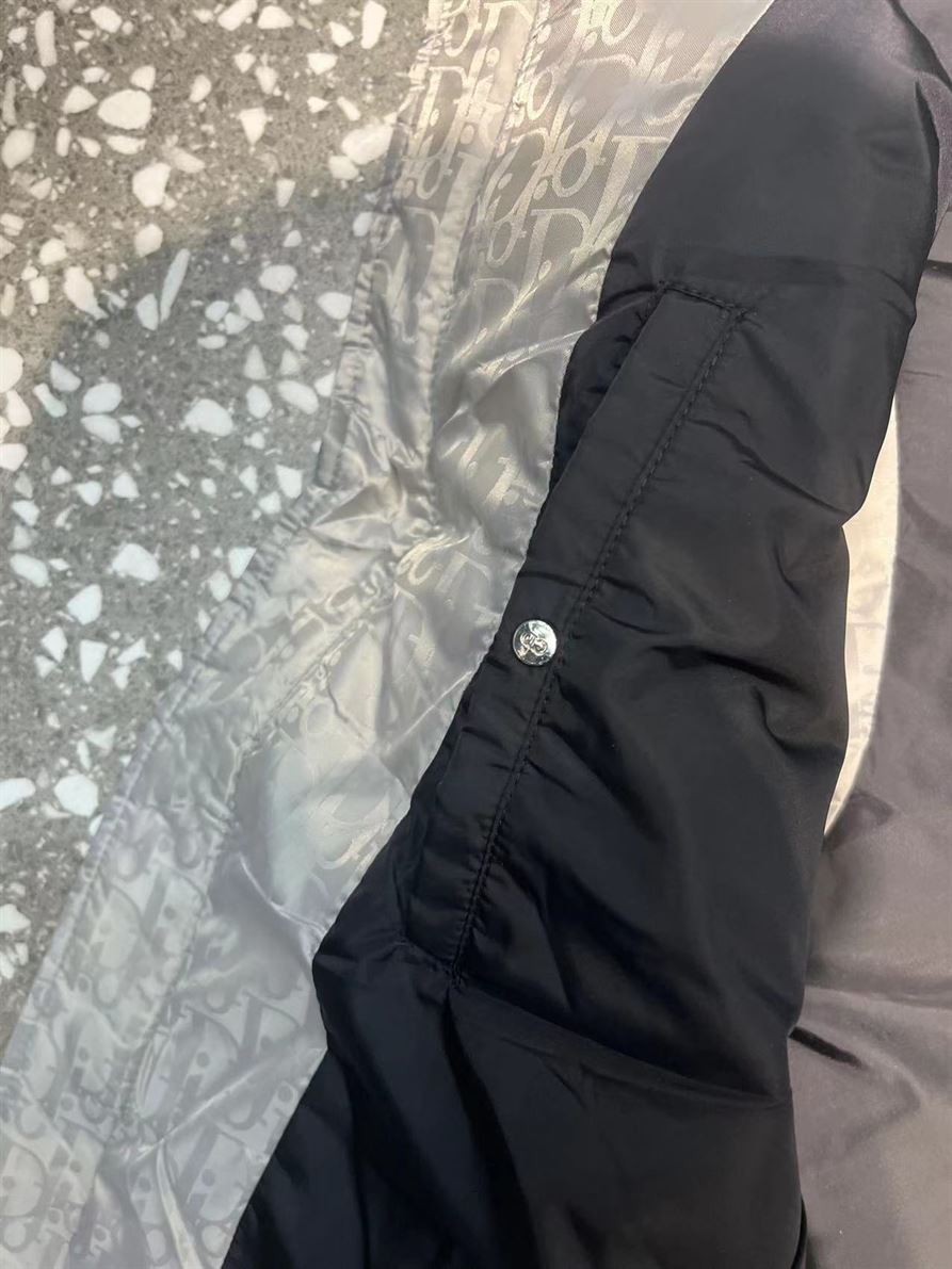 DIOR OBLIQUE SLEEVELESS DOWN JACKET – DRC015 - Image 8