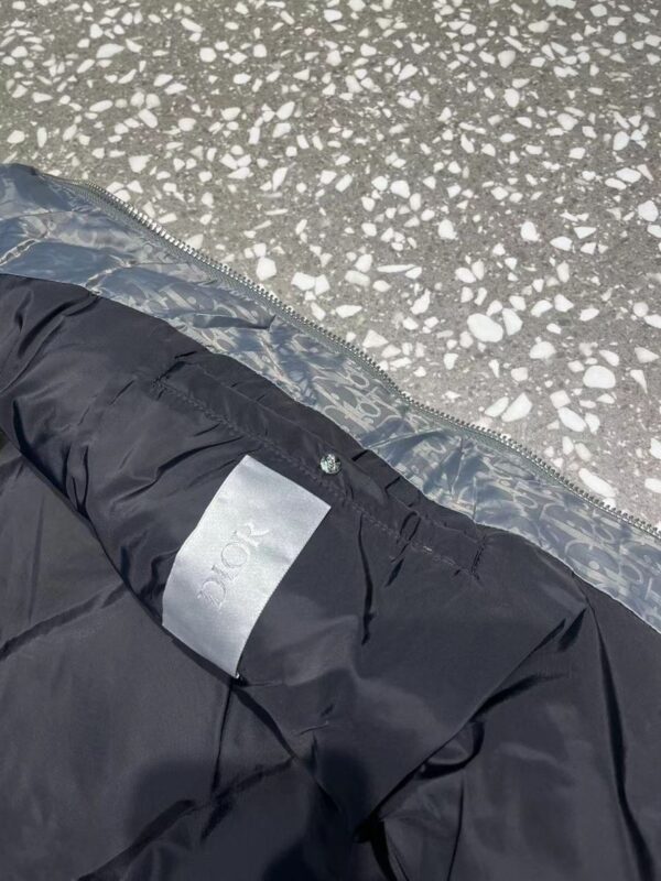 DIOR OBLIQUE SLEEVELESS DOWN JACKET – DRC016 - Image 6