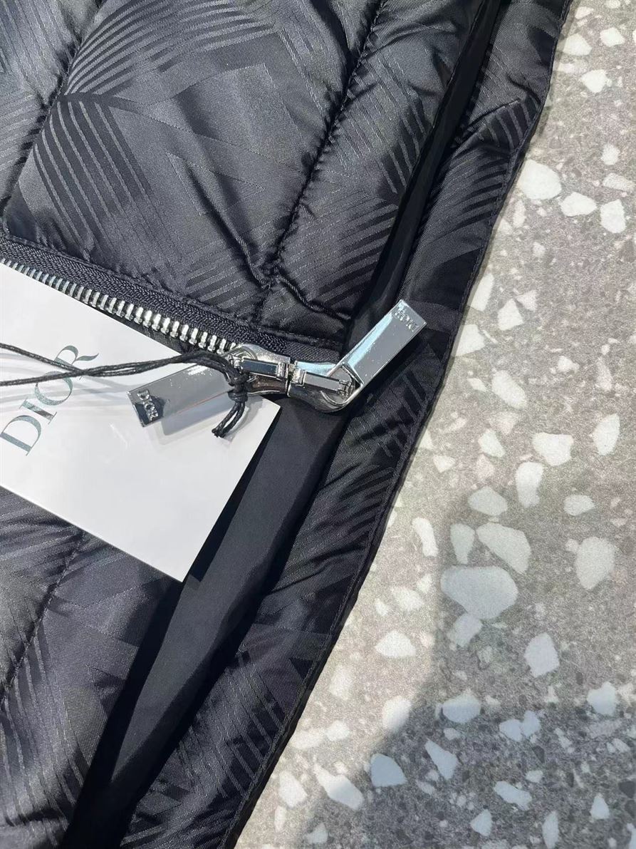 DIOR SLEEVELESS DOWN JACKET – DRC017 - Image 7