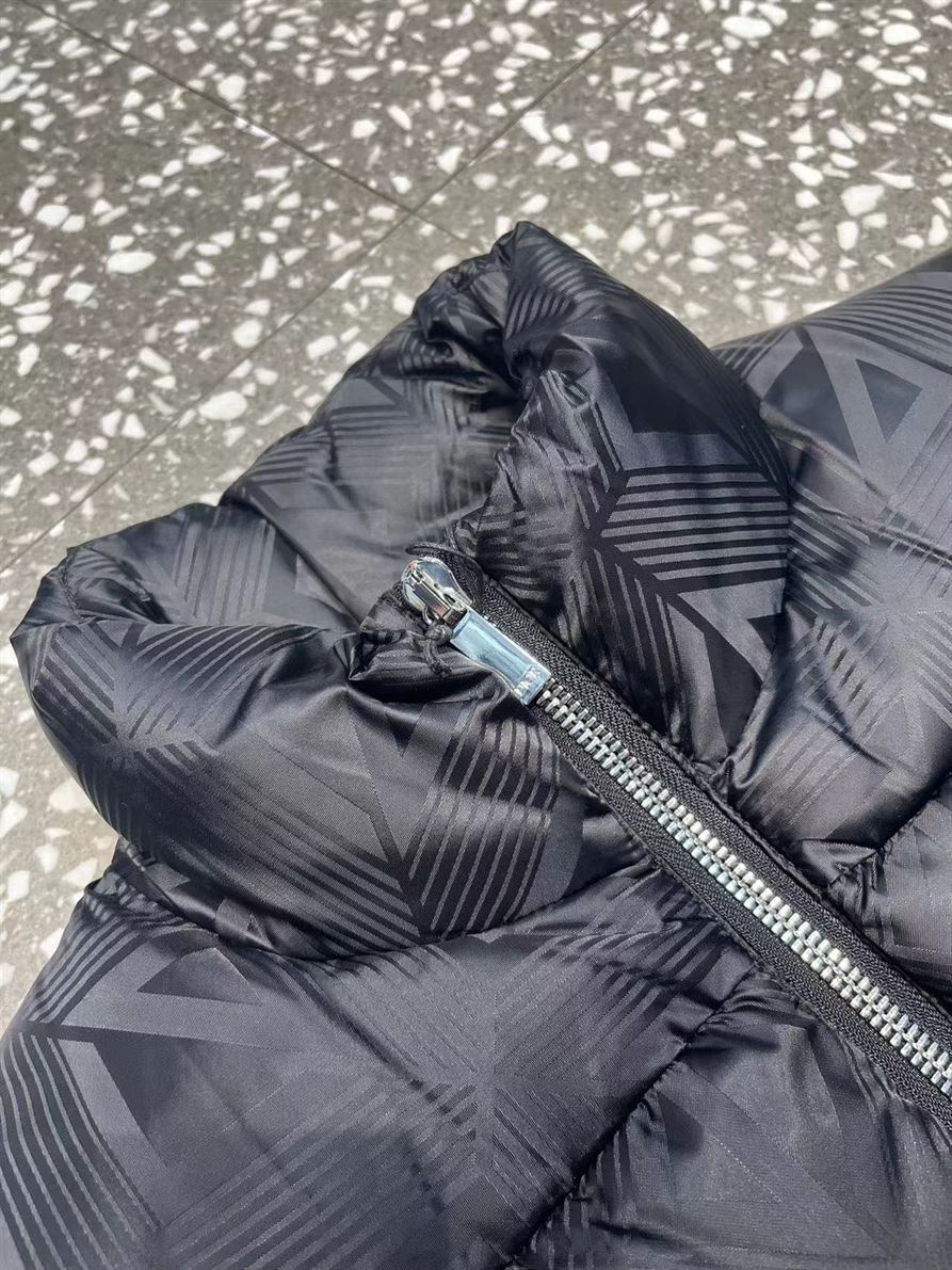 DIOR SLEEVELESS DOWN JACKET – DRC017 - Image 6