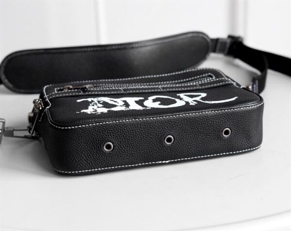 DIOR X PETER DOIG SAFFARI MESSENGER BAG - DIO022 - Image 5