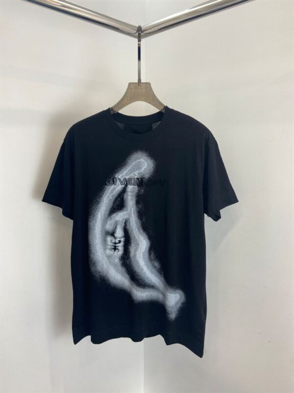 GIVENCHY 4G T-SHIRT WITH TAG EFFECT MOON PRINT IN BLACK – GTS011 - Image 2