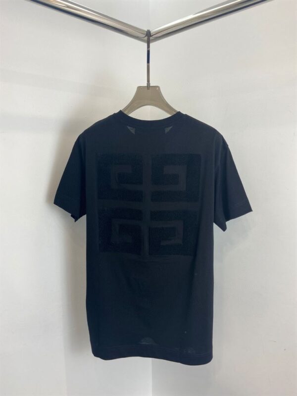 GIVENCHY 4G T-SHIRT WITH TAG EFFECT MOON PRINT IN BLACK – GTS011 - Image 3