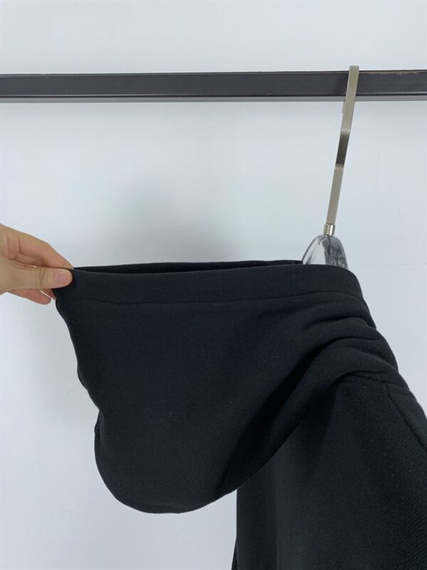 GUCCI OVERSIZE SWEATSHIRT WITH GUCCI LOGO – GCK004 - Image 9
