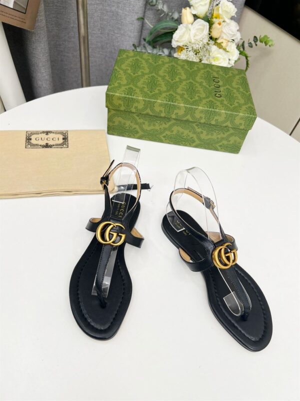 GUCCI WOMEN'S DOUBLE G THONG SANDAL BLACK LEATHER – GSL021 - Image 3