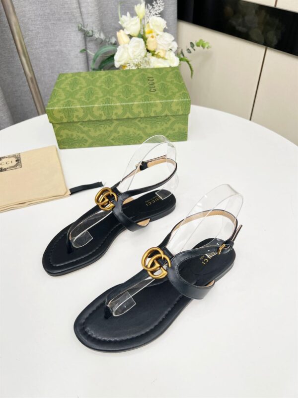 GUCCI WOMEN'S DOUBLE G THONG SANDAL BLACK LEATHER – GSL021 - Image 4