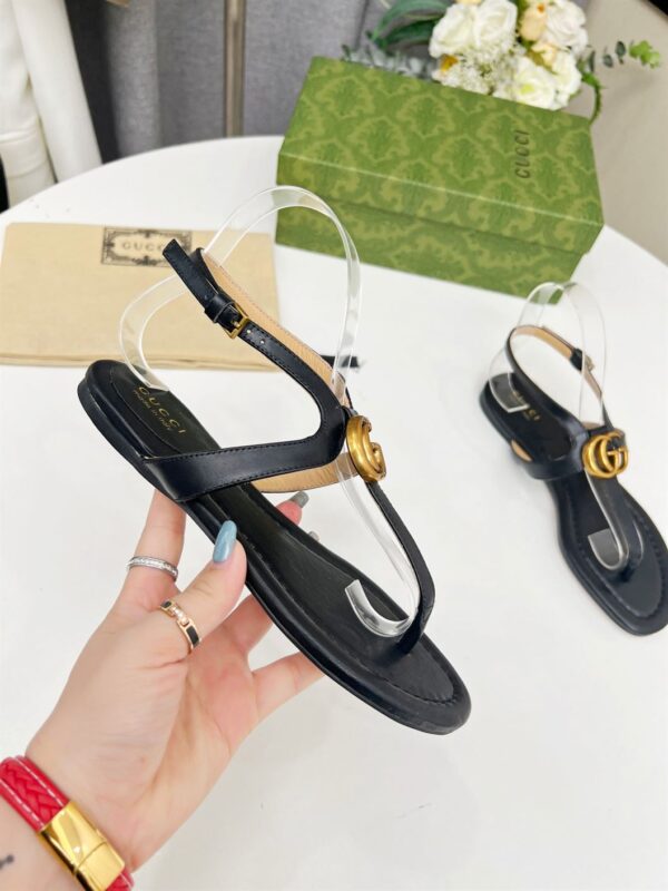 GUCCI WOMEN'S DOUBLE G THONG SANDAL BLACK LEATHER – GSL021 - Image 7