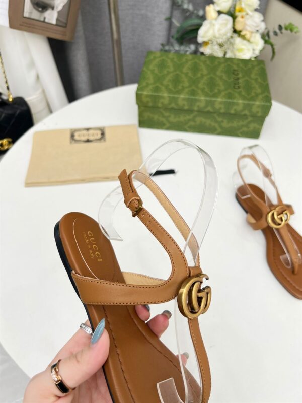 GUCCI WOMEN'S DOUBLE G THONG SANDAL BROWN LEATHER – GSL020 - Image 4