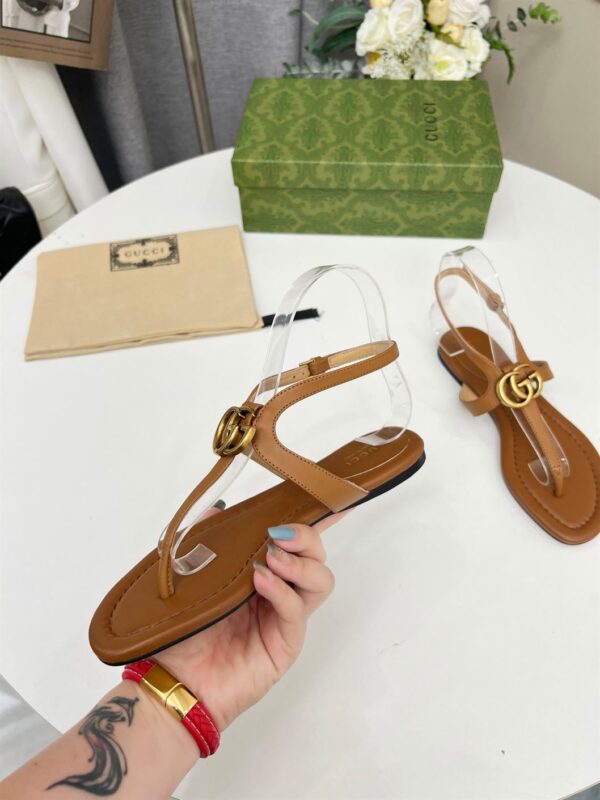 GUCCI WOMEN'S DOUBLE G THONG SANDAL BROWN LEATHER – GSL020 - Image 5