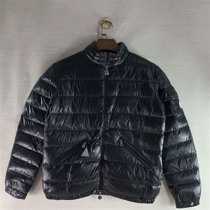 MONCLER ACORUS SHORT DOWN JACKET – MC106