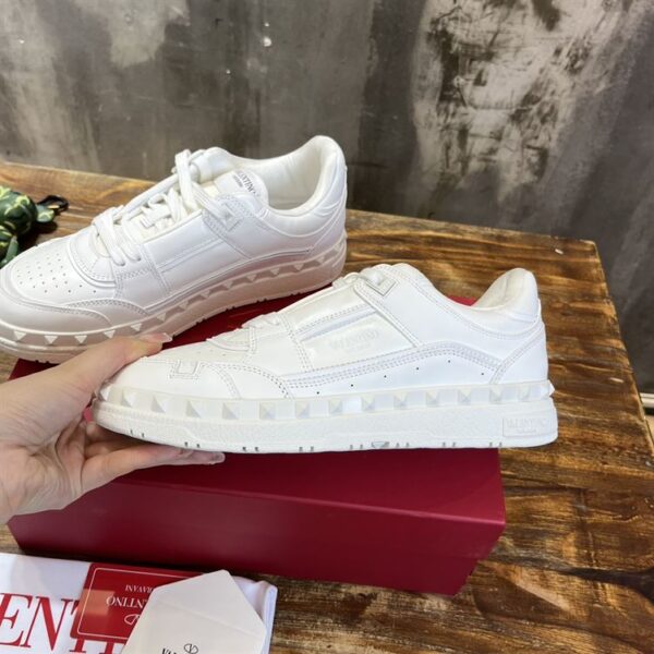 VALENTINO FREEDOTS LOW-TOP SNEAKER IN CALFSKIN – VN003 - Image 3