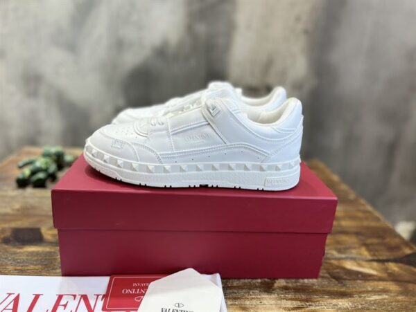 VALENTINO FREEDOTS LOW-TOP SNEAKER IN CALFSKIN – VN003 - Image 2